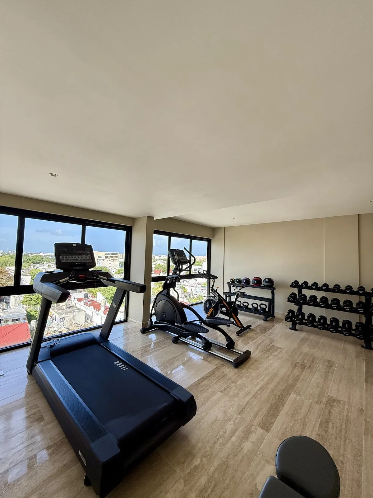 Depa en Centro de Playa del Carmen · Alberca y Gym 17