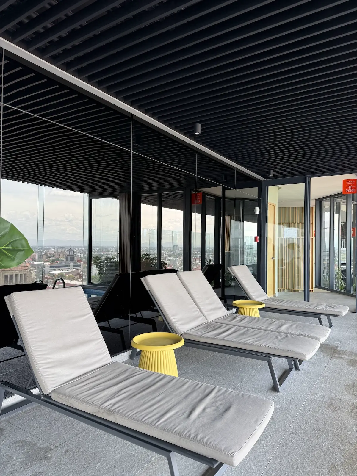 Loft Moderno en Reforma · Alberca, Gym y Jacuzzi 8