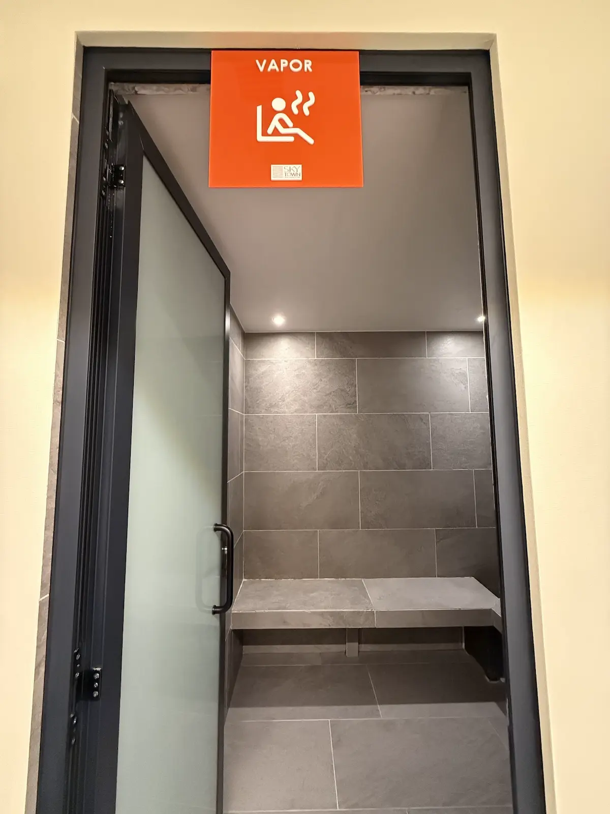 Loft Moderno en Reforma · Alberca, Gym y Jacuzzi 25