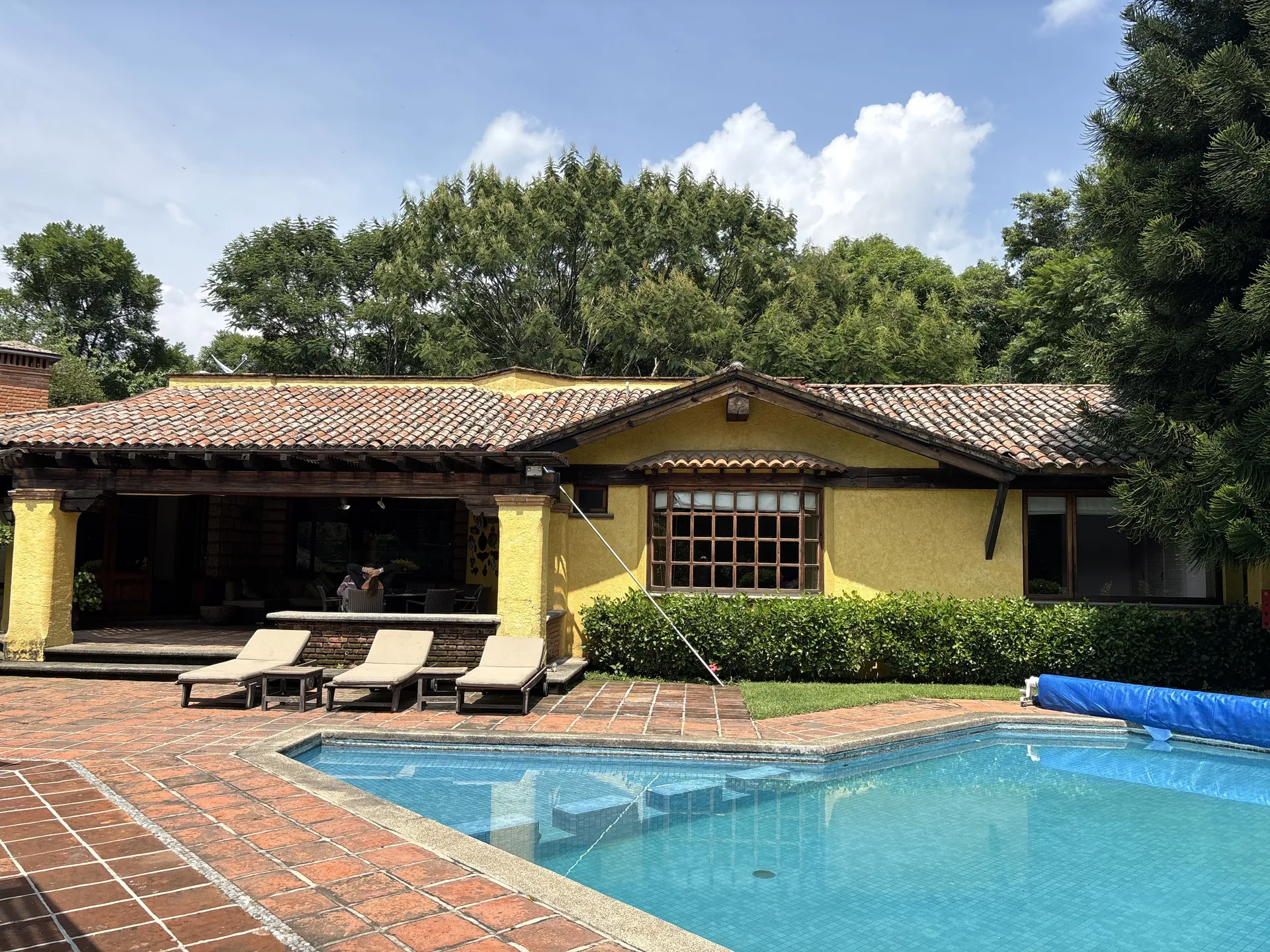 Tu Paraíso Privado con Alberca y Cancha de Pádel