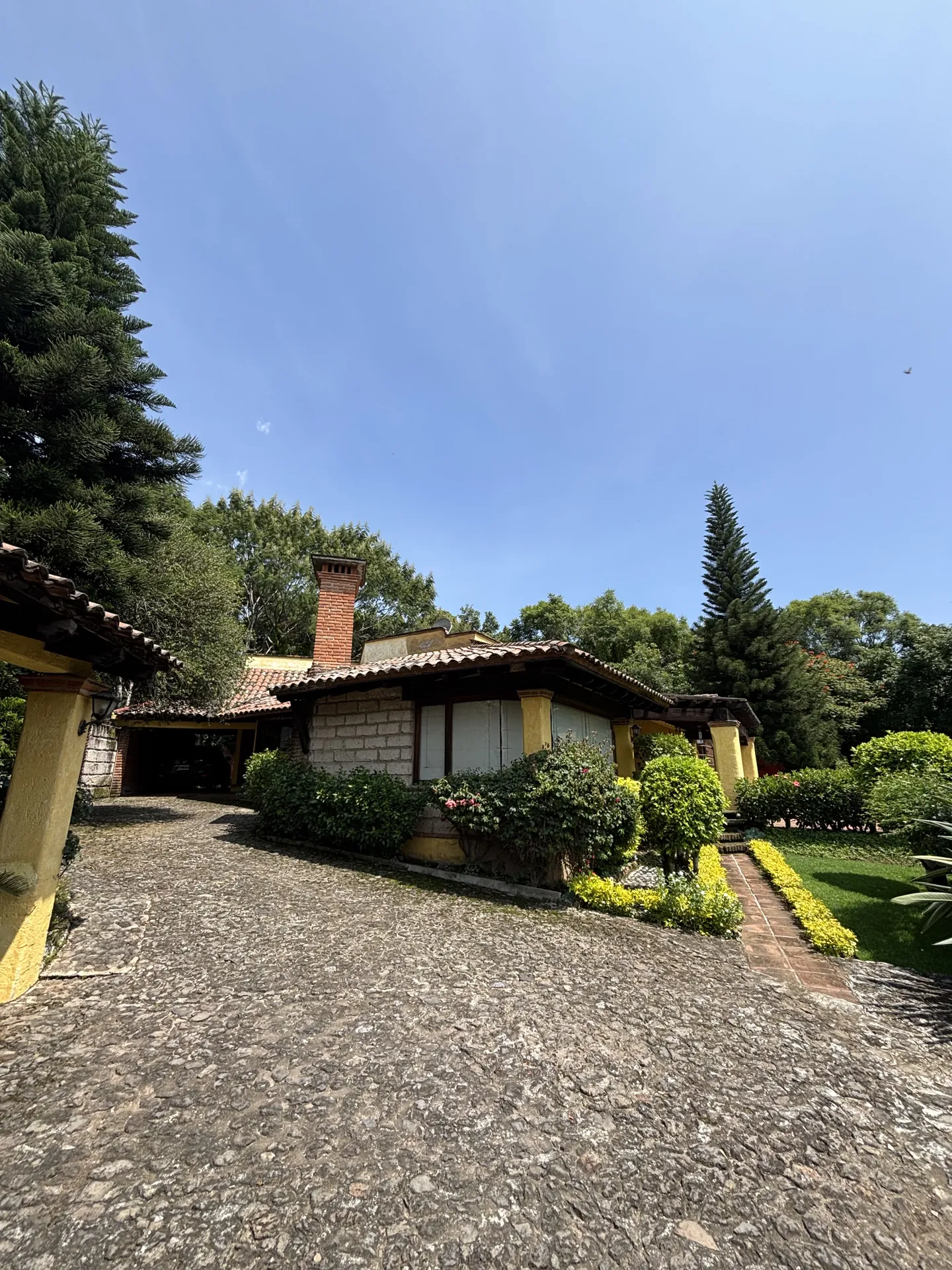 Tu Paraíso Privado con Alberca y Cancha de Pádel 2