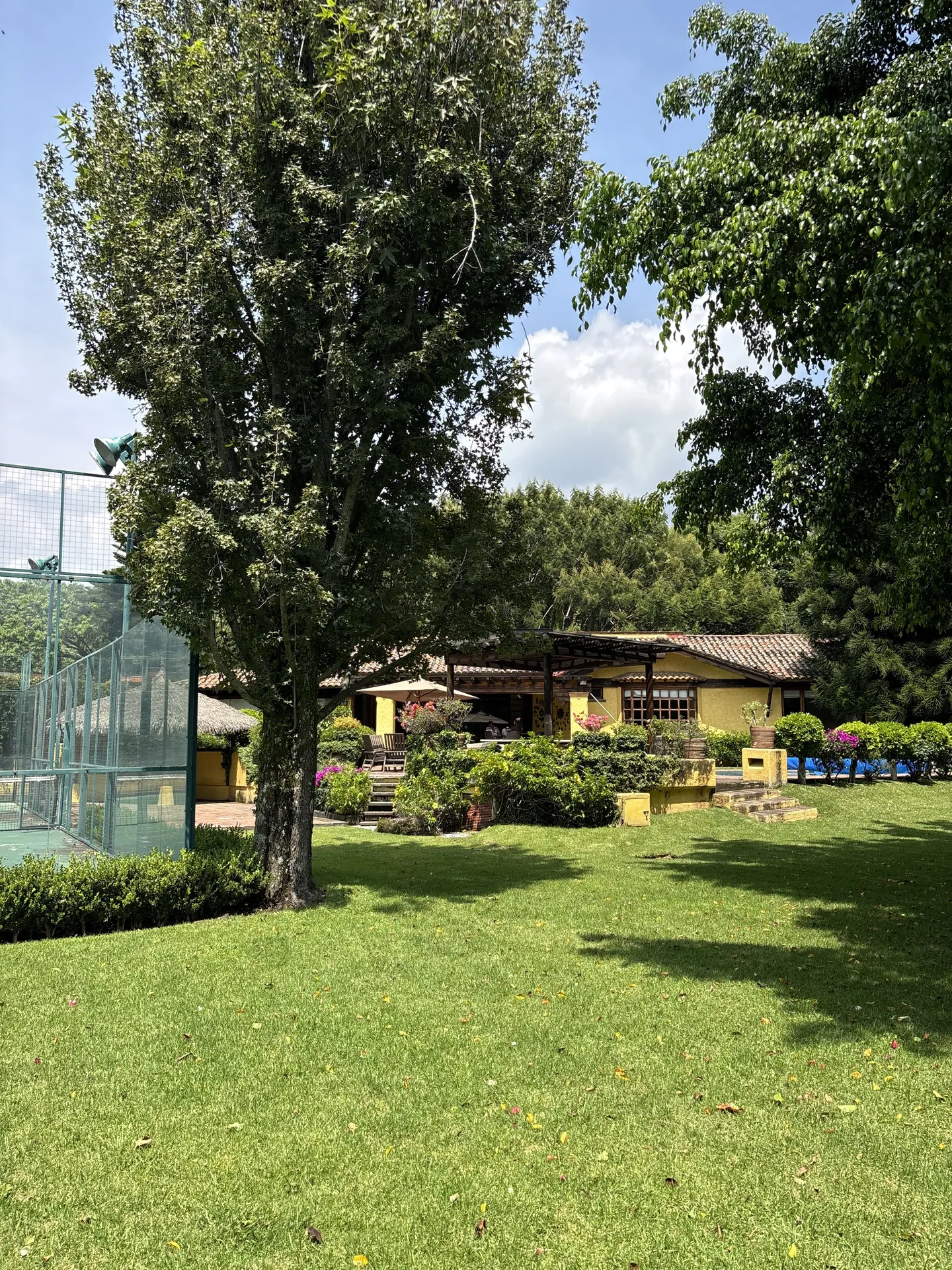 Tu Paraíso Privado con Alberca y Cancha de Pádel 3