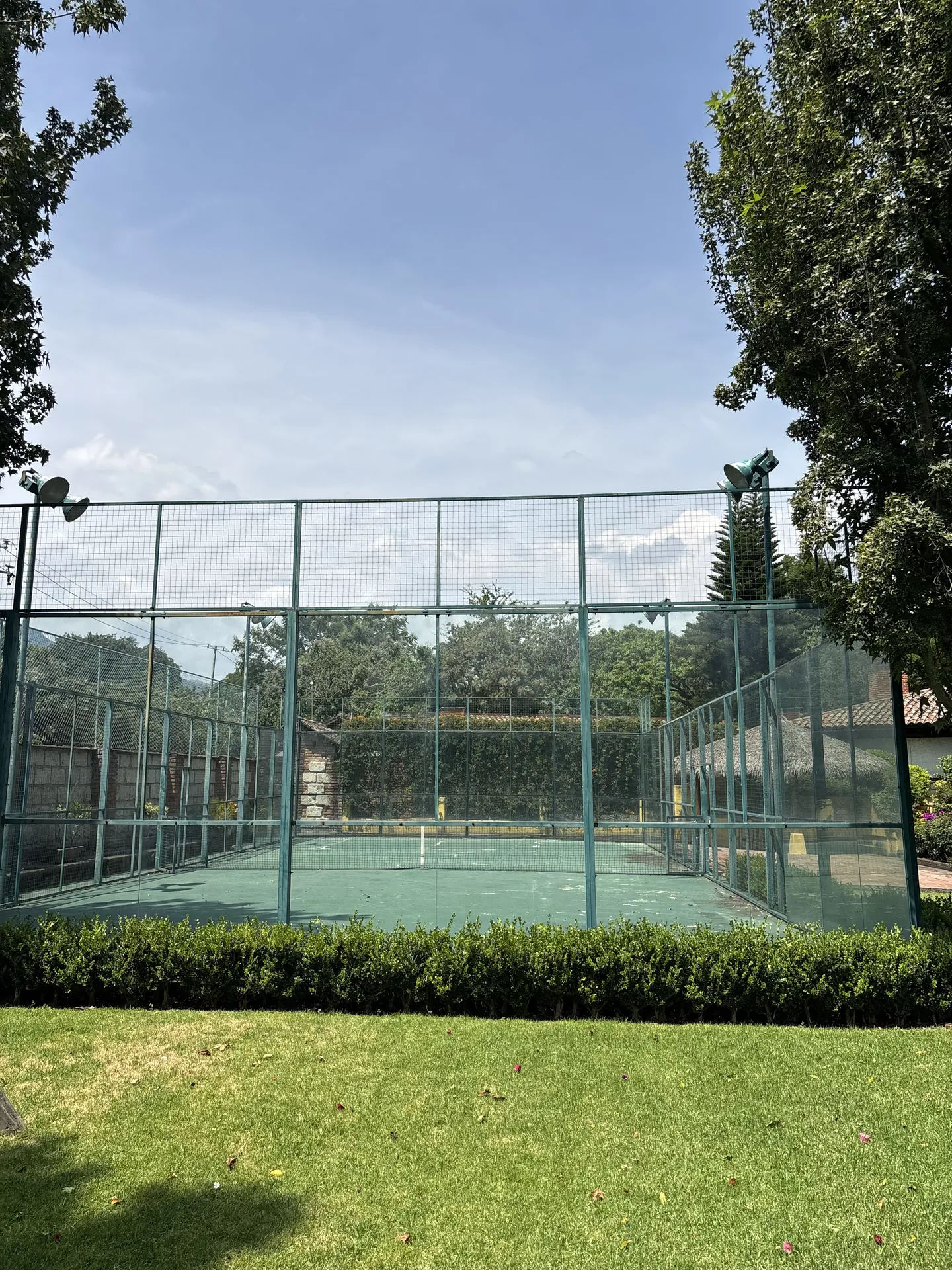 Tu Paraíso Privado con Alberca y Cancha de Pádel 7